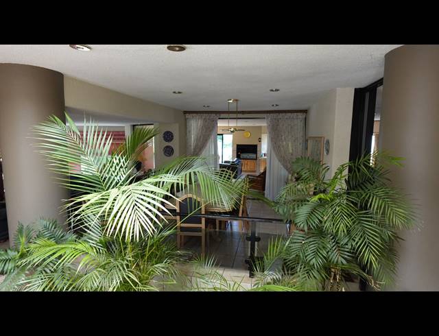 5 BEDROOM FREEHOLD FOR SALE IN SILVER LAKES GOLF ESTATE